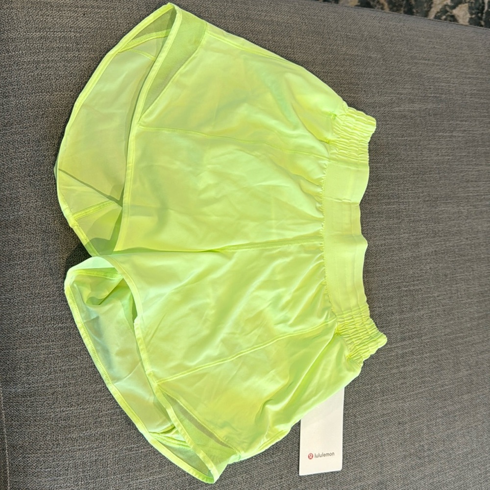 NWT Lululemon Hotty Hot LR Short 4" Lined-Faded Zap
